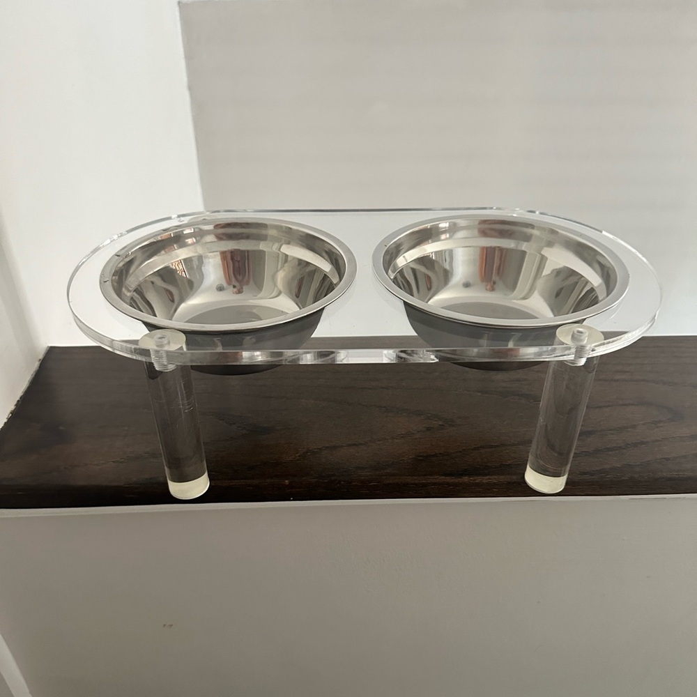 Arylic Pet stand with stainless steel dishes